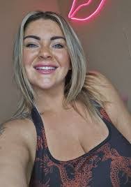 Eliane Sousa's Instagram, Twitter & Facebook