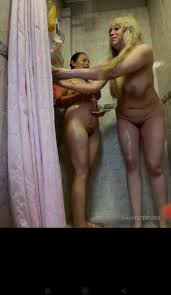 Alisoncraft and deisy lesbian bath