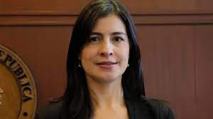 Carolina soto's age is 35. Carolina Soto Renuncio A Junta Del Banrep De Colombia