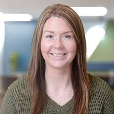 Estelle Oakes's Instagram, Twitter & Facebook