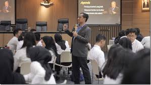 Selain untuk mendapatkan penghasilan, tujuan karyawan bekerja juga untuk mencapai kesuksesan karir. Pentingnya Program Pengembangan Karir Bagi Karyawan Training Provider Jakarta Indonesia Pt Presenta Edukreasi Nusantara