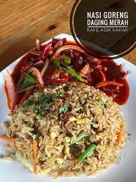 Sajikan selagi hangat bersama taburan kismis, kenari, dan bawang goreng. Nasi Goreng Daging Merah Bilde Av Kafe Adik Kakak I Alor Setar Tripadvisor