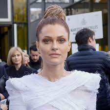 Caroline receveur a eu plusieurs vies : Caroline Receveur Is Dedicated To Nursing Staff Somag News