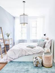 Decorer une chambre en bleu beige et camel joli place. Chambre Bleue 12 Idees Inspirantes Westwing