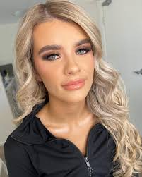 Gorgy gal @jessicahearne 🫶🏼 • @anastasiabeverlyhills soft glam palette  @plouise_makeup_academy pretentious peach base @morphebrushes honeymoon lip  liner @modelrockcosmetics brulee lip gloss @ofracosmetics glow up  highlighter palette ...