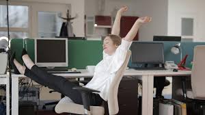 Die richtigen rückenübungen für deinen spezifischen schmerz findest du genau hier. Ruckenubungen 3 Ubungen Furs Buro Bunte De