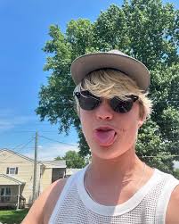 Throw me in a glass house 🏠 everybody come and see….🤤🥲😣