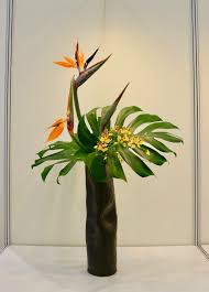 Bird Of Paradise Arrangement Ideas Pin By Michelle Mitchell On Flowers Ikebana Flower Arrangement Flower Arrangements Simple Tropical Floral Arrangements