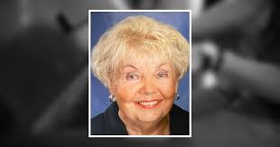 Lee Barefoot's Instagram, Twitter & Facebook