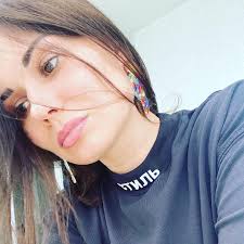 32 🎂 Хочется загадать много желаний, но пожалуй в этом високосном году я  обойдусь скромно. Лишь бы все были здоровы и живы 🙏🏻 ❤️ I want to make a  lot of wishes