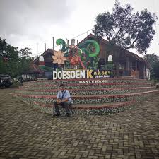 Masyarakat blitar jawa timur juga sangat ramah dan bersahabat. Kebun Coklat Banyuwangi Penghasil Coklat Terbaik Dunia