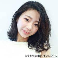 面長さんは半分斜め流しのかきあげ前髪でクールに 矢邊 知美 the sea hair life the sea hair life ミディアム 黒髪 ミディアムロングのヘアスタイル 髪 ミディアム