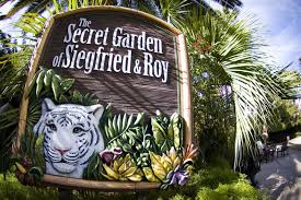 Adventure is waiting at siegfried and roy's secret garden and dolphin habitat. Pin En Usa Las Vegas Nevada