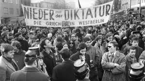 Ces quelques semaines intenses, dont les slogans sont restés célèbres, marquent une rupture dans. En Direct De L Europe L Heritage Collectif De Mai 68 Reste A Revendiquer Pour Les Eurodeputes Etrangers