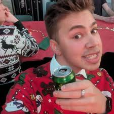 6 måneder i HK Ungdoms landsråd. Det er ikke gået med at klippe snore og  smile pænt. Det er gået med at råbe op for de unge, der får for lidt i