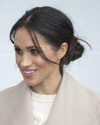 Meghan Markle Totally Changed Her Hair After The Royal Wedding And It S So Pretty Work Hairstyles Hair Styles Meghan Markle Hair