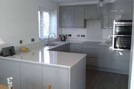 All of the base units in a handleless kitchen come with height adjustable legs to ensure that they fit any space perfectly. Small High Gloss Kitchen Designs Novocom Top