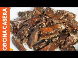 En una sartén, sofreír los níscalos en el aceite de oliva con el ajo y el perejil sacar el pollo de la olla, retirar el ramillete de estragón y añadir la nata dejar cocer a fuego vivo durante unos minutos sirve el pollo caliente con los níscalos salteados. Niscalos Al Ajillo Recetas De Cocina Youtube