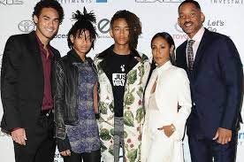 Trey, su hijo mayor y producto de su primer matrimonio y los dos chicos que tiene con su esposa jada, jaden y willow. Willow Smith Still Lives At Home With Will And Jada Page Six