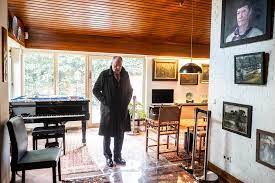 Eine zentrale rolle spielt dabei das wohnhaus der schmidts, das die stiftung als lebendigen. Mit Peer Steinbruck Im Haus Des Fruheren Kanzlers Helmut Schmidt