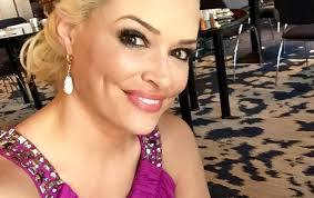 Sie steht dazu, wenn sie mal ein paar pfunde mehr auf den rippen hat und zeigt sich ihren fans auch gerne mal ungeschminkt. Daniela Katzenberger Spricht Uber Ihr Suchtproblem