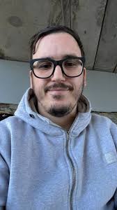 Hello all, my name is Alex. I'm 34, from the North West. Driving myself up  the wall every day as a coach driver 🤣. Also love comedy, sci-fi, some  games, food, travel