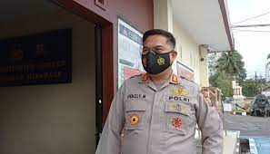 Sosok kapolres minahasa akbp henzly moningkey sik msi, sebelum dikabarkan meninggal dunia sabtu (26/6) pagi ini, jumat kemarin masih sempat diwawancarai wartawan. Dybemsc29d Kkm