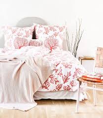 Sommer Sonne Sumar Korallen Prints In Leuchtenden Farben Dieses Label Sorgt Fur Den Frohlichen Frischekick Im Schla Slaapkamer Interieur Beddengoed Dekbed