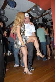 Fernanda Abraão a loira da laje flagrada sem calcinha na balada | Santo  Inferninho