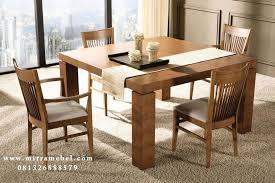 Pin Di Set Meja Makan