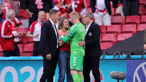 Peter schmeichel er den største målmand i dansk fodbolds historie, og mange mener endda at den er den største målmand nogensiden. Denmark Had No Choice But To Play On Peter Schmeichel Claims Uefa Put Team In Bind After Eriksen Collapse Independent Ie