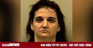 Mẹ chồng máu lạnh xả súng vào con dâu để giành quyền nuôi cháu