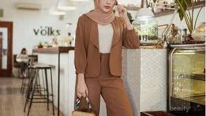 Demikian saja postingan tentang contoh warna khaki dan beige yang dapat anda simak di kesempatan ini. Tips Padu Padan Hijab Pashmina Warna Khaki Ala Public Figur Untuk Berbagai Acara