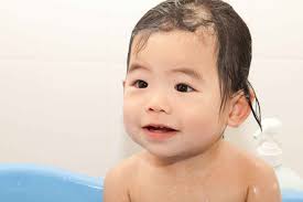 Squeeze the bulb several times in the soapy water to clean out the mucus, shaking it inside the bulb before squeezing it out. Splish Splash In A Safe Baby Bath Healthy Mom Baby