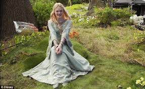 Elle Fanning Always Dreamed Of Being A Princess Before Maleficent Elle Fanning Aurora Dress Aurora Costume
