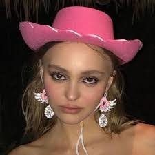 Dana Bruno's Instagram, Twitter & Facebook