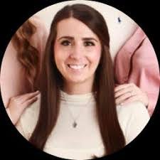 Nicole Molnar's Instagram, Twitter & Facebook