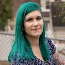 Kelly Gresh's Instagram, Twitter & Facebook