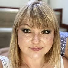 Danielle Millar's Instagram, Twitter & Facebook