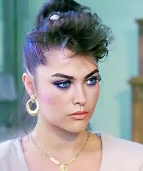 711.650 views6 years ago netd müzik. Be Hulya Avsar Sibel Can Seda Sayan Ucununde Facebook