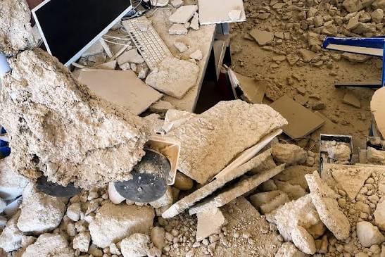 Bâtiments endommagés après un tremblement de terre