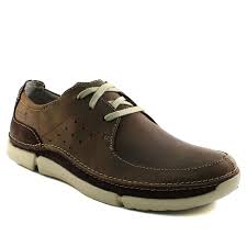 070a Clarks Trikeyon Fly Marron Www Ouistiti Shoes Le Specialiste Internet Chaussures Bebe Enfant Fill Clarks Chaussures Habillees Pour Homme Mode Homme