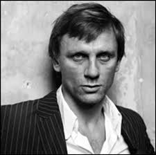All that's missing is the martini and the aston martin. Daniel Craig Has Same Piercing Stare As James Bond Character In Vintage Snap Taken Before Fame Mirror Online