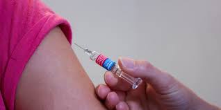 Vaccinationen, vaccin, vaccinerade, vaccinering, vaccinera (sv); Vaccinatie Tegen Corona Begint Klein Vijf Prikkers Op Een Locatie Sleutelstad