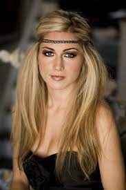 Really Beautiful Ways To Wear Headbands With Long Hair The Right Haircut Disco Hair Hippie Hair 70s Hair