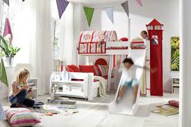 Mit dem bettschubkasten sowie treppenstufen mit schubladefunktion bietet etagenbett mehr als genug platz für 2 kinder in einem zimmer. Moby Midisleeper Hochbett Uber Eck Mit Leiter Und 2 Betten Von Moby Gunstig Bestellen Skanmobler