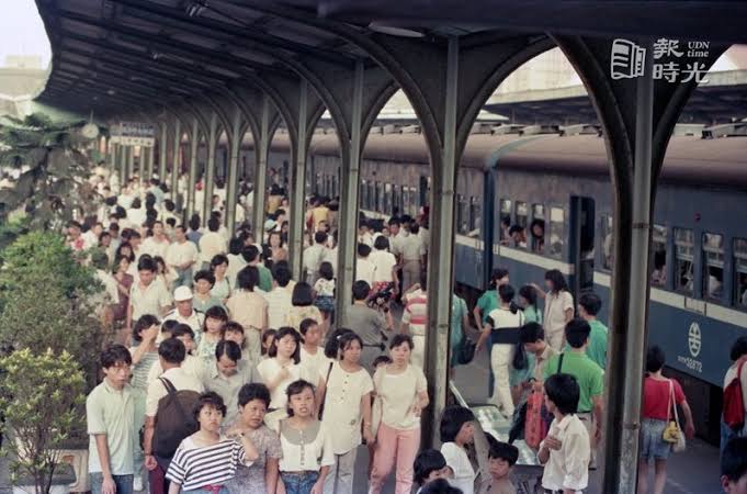 北淡線結束營運：淡水最後一班列車| 報時光