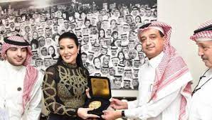 وعن شخصية حلاوتهم التي جسدتها في المسلسل، قالت سمية الخشاب: Ù…ÙˆØ¬Ø© Ø³Ø§Ø®Ø±Ø© Ø¨Ø¹Ø¯ Ù…Ù†Ø­ Ø³Ù…ÙŠØ© Ø®Ø´Ø§Ø¨ Ø¯Ø±Ø¹ Ø®ØªÙ… Ø§Ù„Ø±Ø³ÙˆÙ„ Ø²Ù…Ø§Ù† Ø§Ù„ÙˆØµÙ„