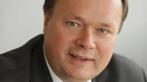 Swedbanks krisbolag ber om ett år till