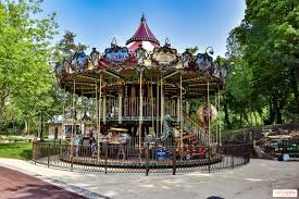 Jardin d'acclimatation is a popular amusement park that attracts both locals and visitors. Le Jardin D Acclimatation Et Ses Maneges Gratuits Pour Les Journees Particulieres Lvmh Sortiraparis Com